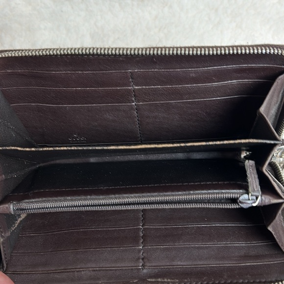 Gucci  Snap Closure Crossbody Mini Black Leather wallet - Picture 4 of 8